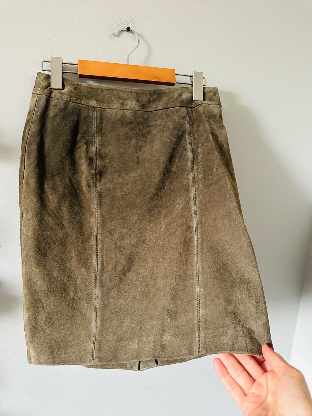 Le Château | 100% Suede Skirt with Tags 🏷️